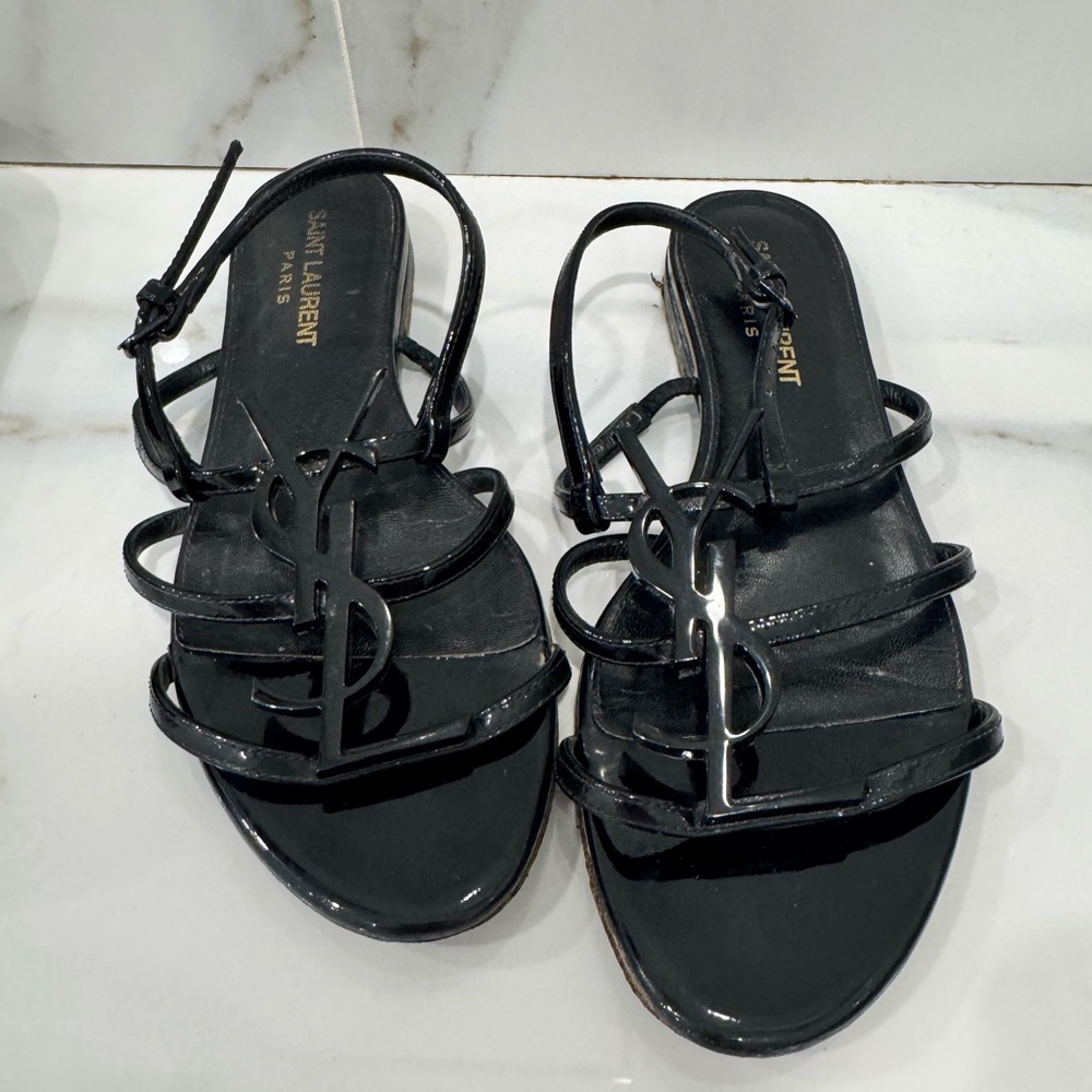 ✨ Saint Laurent Paris YSL Logo Patent Leather Sandals – Retail $1,200 ✨ - Picture 6 of 8